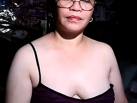 Snapshot of Adeline05 chatting on October 14, 12:30 pm Adeline05 online show from October 14, 12:30 pm
