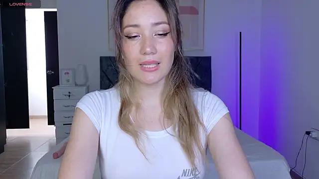 Snapshot of Eliih_01 chatting on September 17, 6:28 pm Eliih 01 online show from September 17, 6:28 pm