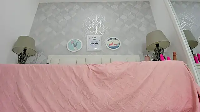 naia cox online show from November 25, 7:54 am