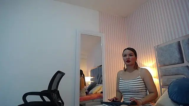 Snapshot of ViictoriaJones_ chatting on September 15, 12:35 pm ViictoriaJones online show from September 15, 12:35 pm
