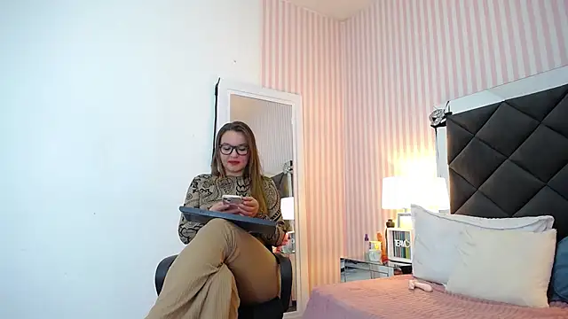 Snapshot of ViictoriaJones_ chatting on October 16, 2:30 pm ViictoriaJones online show from October 16, 2:30 pm