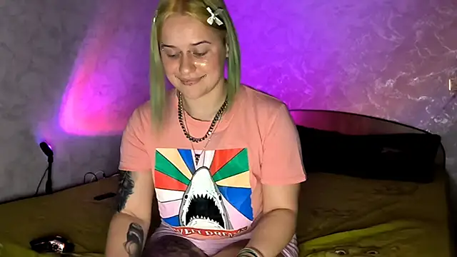 Snapshot of NeonNectar_ chatting on October 7, 3:38 pm NeonNectar online show from October 7, 3:38 pm