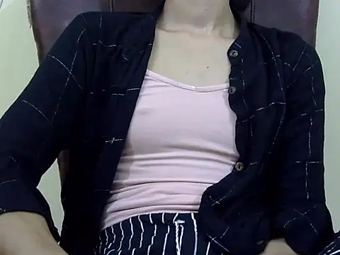 smallcuute online show from November 10, 2:39 am