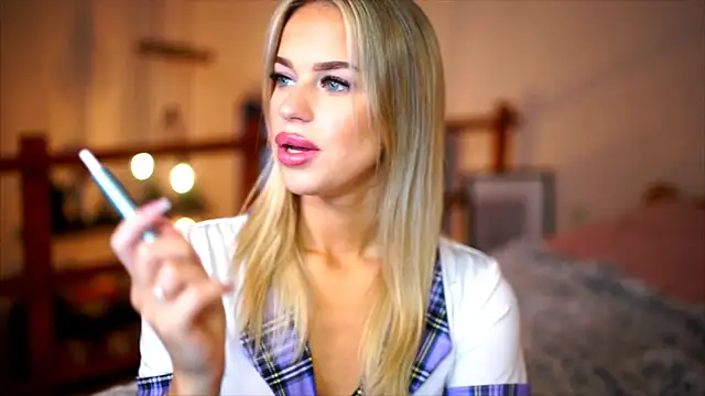 Emilyvanroessel online show from January 10, 8:19 am