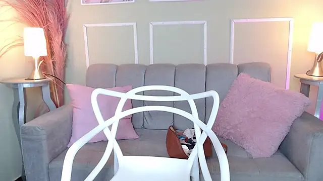 CurlyDani online show from December 4, 12:18 pm