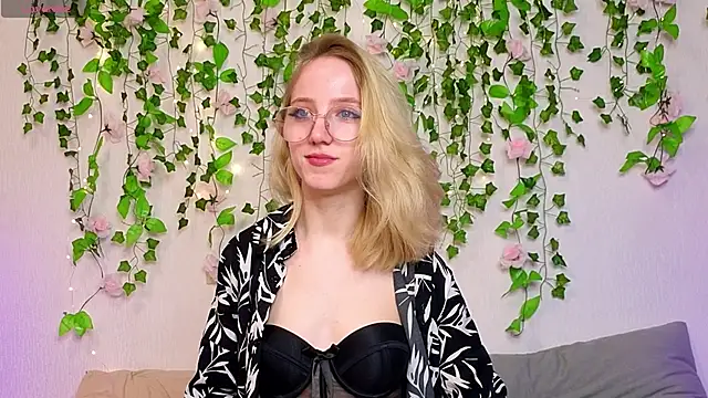 EmmaNovak online show from March 10, 7:29 pm