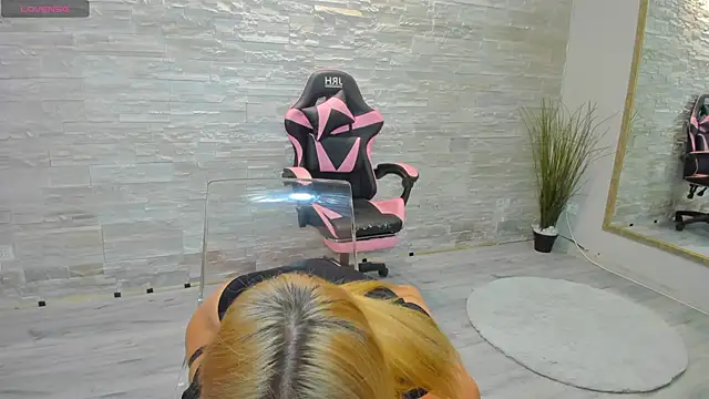 Snapshot of Lexi_Blazee chatting on October 12, 5:32 am Lexi Blazee online show from October 12, 5:32 am