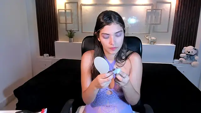 Hannacooper3 online show from November 4, 8:36 pm