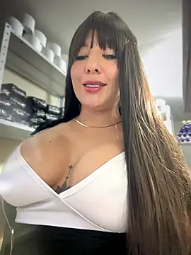Snapshot of AlanaRouss chatting on October 18, 11:50 pm AlanaRouss online show from October 18, 11:50 pm