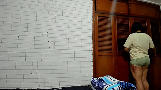 Naia Stant online show from November 7, 12:16 am