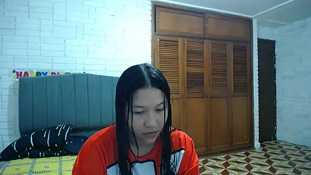 Naia Stant online show from October 23, 11:55 pm