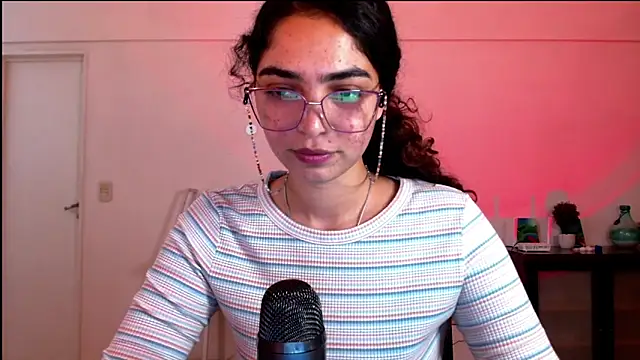 Snapshot of Ariagal chatting on October 14, 11:51 pm Ariagal online show from October 14, 11:51 pm