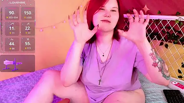 Snapshot of fillisfox_ chatting on October 13, 4:20 pm fillisfox online show from October 13, 4:20 pm