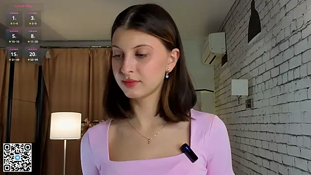 Snapshot of LorinaMaffitt chatting on October 4, 6:23 pm LorinaMaffitt online show from October 4, 6:23 pm