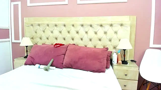 merlyaluna online show from October 7, 8:24 pm