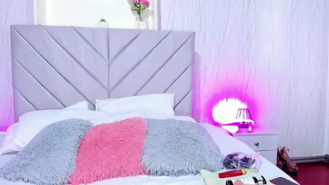 Victoria Guzman online show from October 21, 4:22 pm