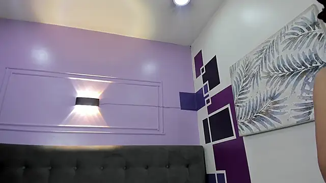 Snapshot of tiiny_emilly chatting on September 15, 8:49 pm tiiny emilly online show from September 15, 8:49 pm