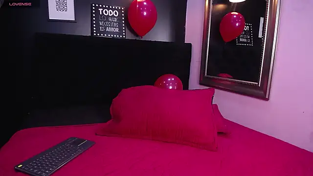 Snapshot of tiiny_emilly chatting on September 12, 10:50 pm tiiny emilly online show from September 12, 10:50 pm