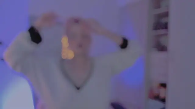 amywilld online show from April 4, 4:55 am