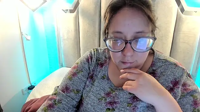  Emily rosee  online show from September 17, 11:30 am