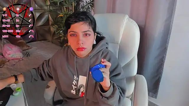 Snapshot of emily-santoss chatting on October 8, 12:42 pm emily-santoss online show from October 8, 12:42 pm
