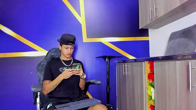 Snapshot of gustavo_saaled19_ chatting on September 13, 8:28 pm gustavo saaled19 online show from September 13, 8:28 pm
