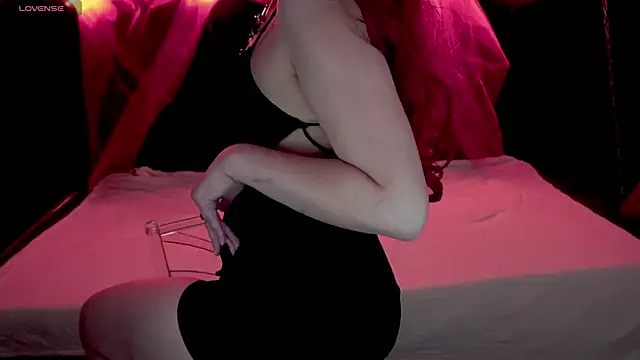 RedDoll  online show from October 31, 1:59 pm