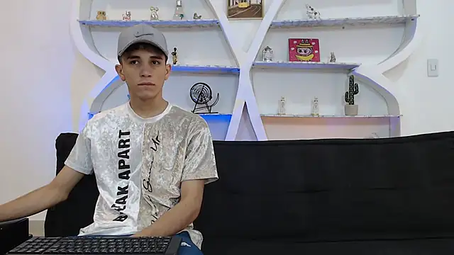 THREE GUYS HOT online show from November 27, 7:17 pm