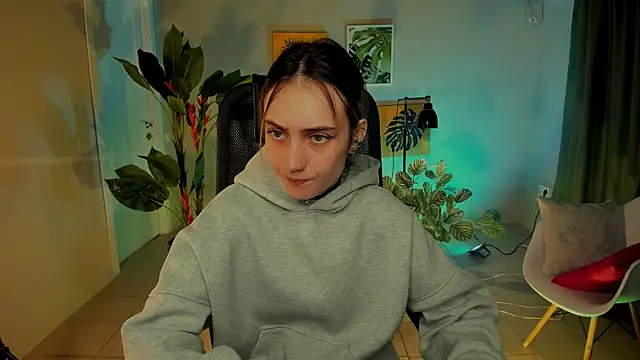 Snapshot of olivianorton chatting on September 25, 12:04 pm olivianorton online show from September 25, 12:04 pm