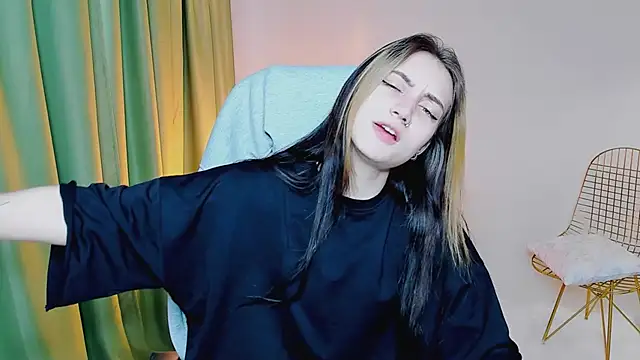 Snapshot of olivianorton chatting on September 14, 9:18 am olivianorton online show from September 14, 9:18 am