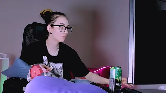 olivianorton online show from December 3, 4:09 pm