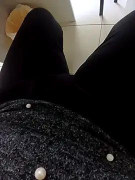 Snapshot of elisaelisa12 chatting on September 21, 10:03 am elisaelisa12 online show from September 21, 10:03 am