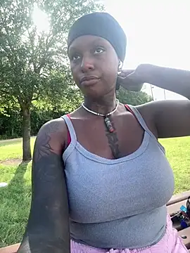 MistiSavannah online show from July 4, 11:00 pm