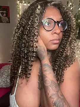 MistiSavannah online show from May 16, 2:25 am