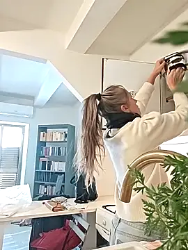 DaisyDea online show from November 5, 10:42 am