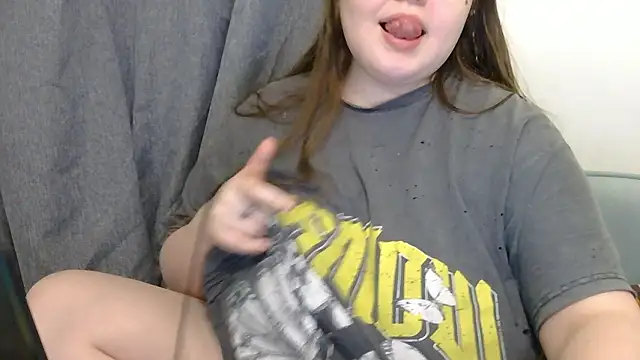 brattyprincessemma online show from March 18, 6:46 pm