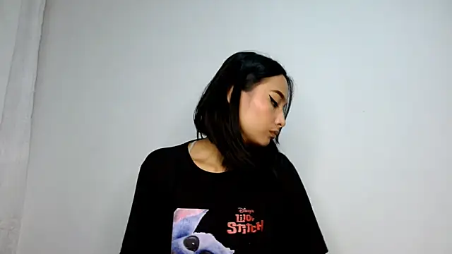 Snapshot of Gia_Lee chatting on October 15, 2:14 am Gia Lee online show from October 15, 2:14 am