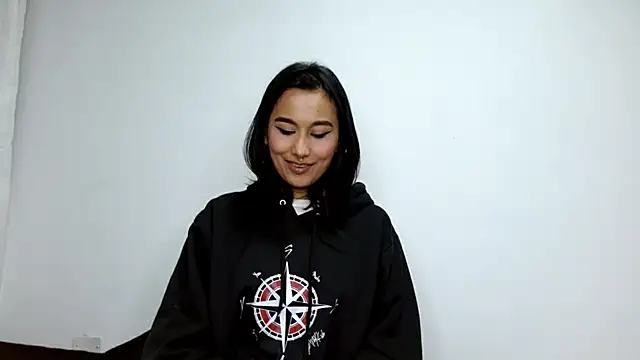 Snapshot of Gia_Lee chatting on October 9, 3:32 am Gia Lee online show from October 9, 3:32 am