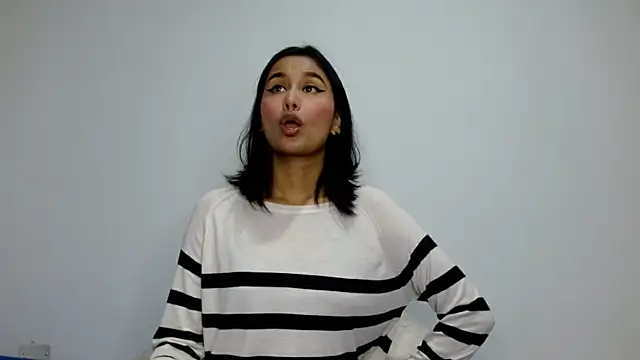 Snapshot of Gia_Lee chatting on September 30, 2:28 am Gia Lee online show from September 30, 2:28 am
