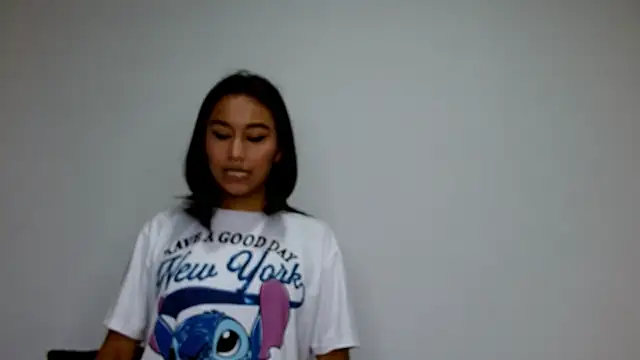 Snapshot of Gia_Lee chatting on October 8, 3:22 am Gia Lee online show from October 8, 3:22 am