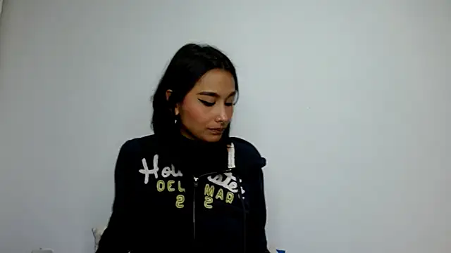Snapshot of Gia_Lee chatting on October 2, 3:11 am Gia Lee online show from October 2, 3:11 am