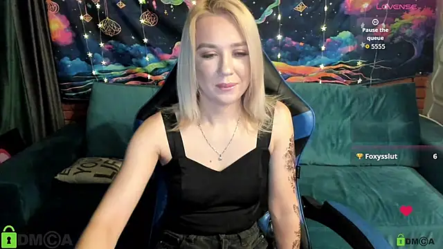 CrystalGirl99 online show from March 26, 8:05 am