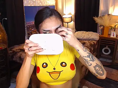 WILDROXIE online show from October 23, 11:33 pm