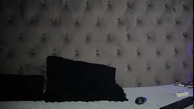Snapshot of GiuliaSya chatting on September 11, 8:09 pm GiuliaSya online show from September 11, 8:09 pm
