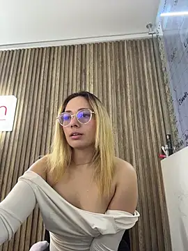 LanaMills  online show from March 5, 5:03 am