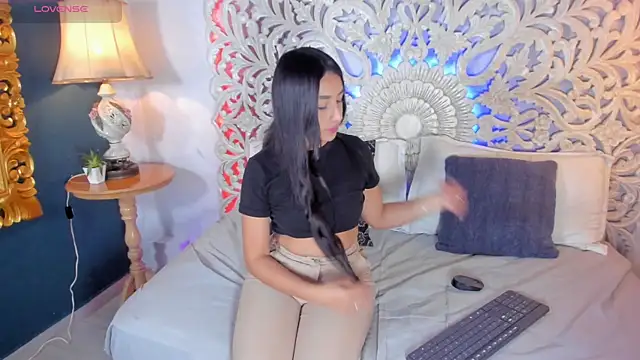 Nahomi key  online show from November 27, 11:40 pm