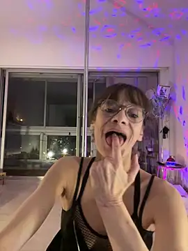 Chris06d22xh online show from March 8, 8:35 pm