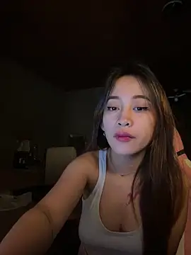 Yummiiieee28 online show from November 5, 8:25 pm