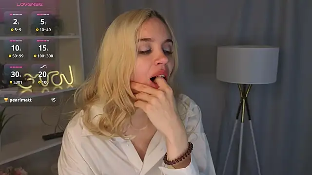 Snapshot of JaymieVigen chatting on September 28, 3:46 am JaymieVigen online show from September 28, 3:46 am