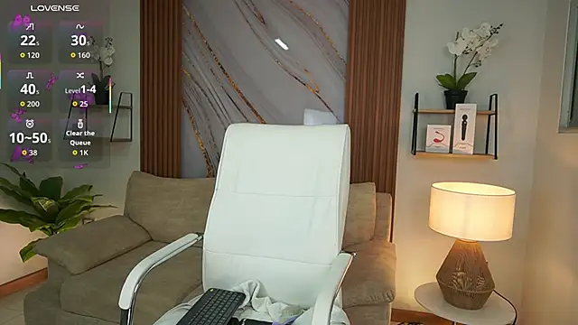 Snapshot of MilaCrave chatting on October 6, 11:38 am MilaCrave online show from October 6, 11:38 am